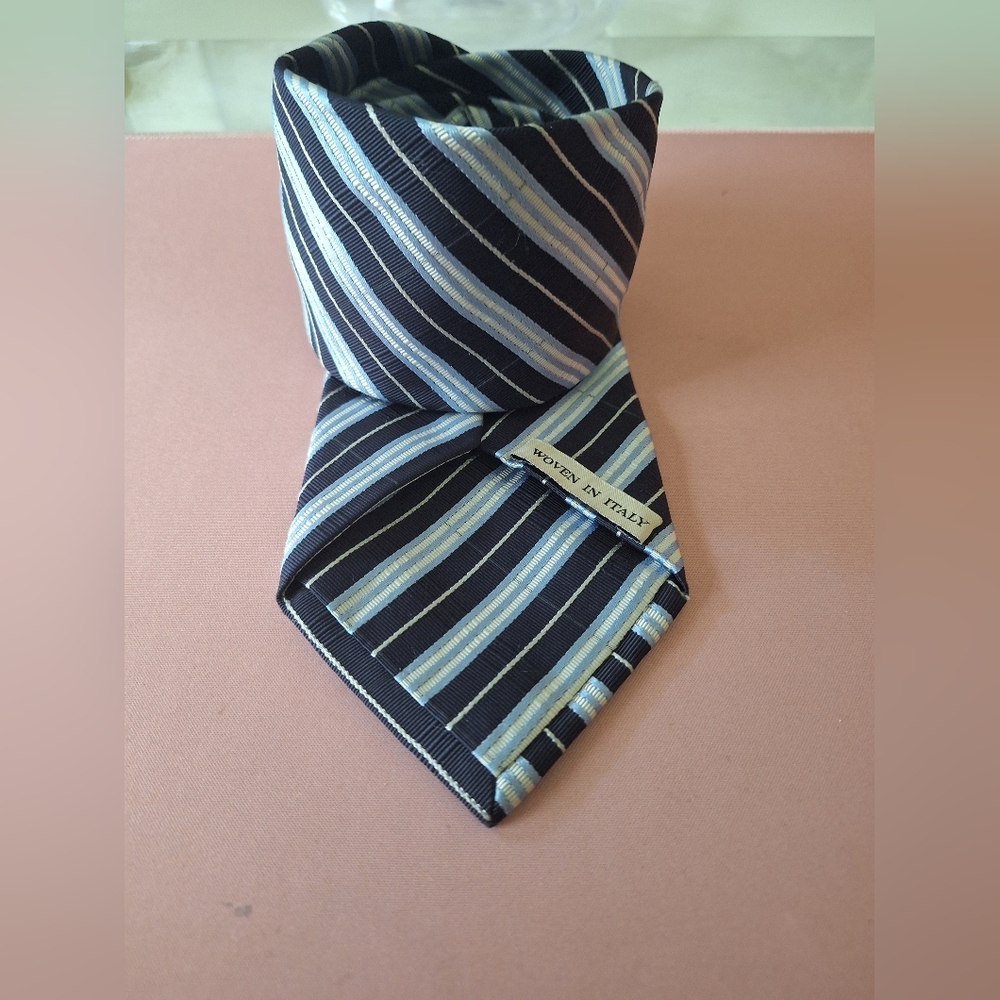 BURBERRY London!!!! Men's Tie  - Blue, Black, Gold - Picture 2 of 7
